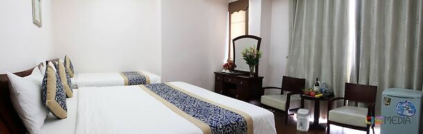 Lakeside Palace Hotel