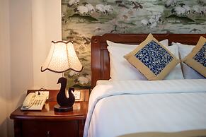 Lakeside Palace Hotel