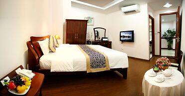 Lakeside Palace Hotel