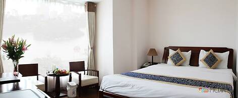 Lakeside Palace Hotel