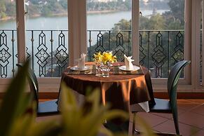 Lakeside Palace Hotel