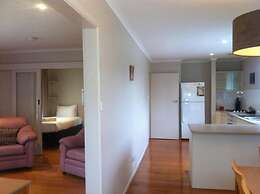 Parkwood Motel and Apartments