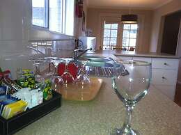 Parkwood Motel and Apartments