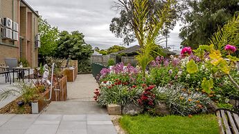 Parkwood Motel and Apartments