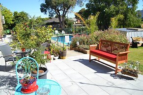 Parkwood Motel and Apartments