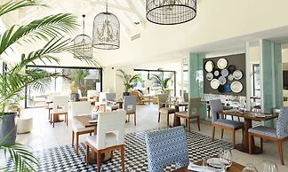 Radisson Blu Azuri Resort & Spa