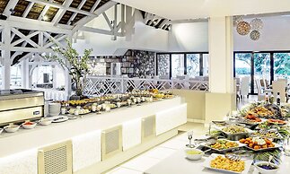 Radisson Blu Azuri Resort & Spa