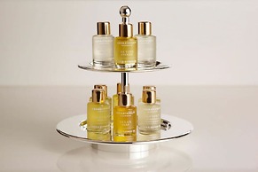 Humble House Hotel Taipei, Curio Collection by Hilton