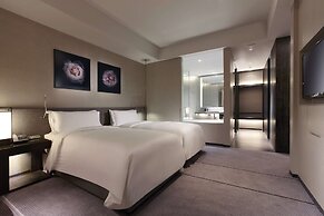 Humble House Hotel Taipei, Curio Collection by Hilton