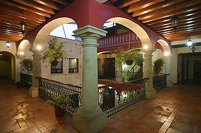 Hotel Cantera Real