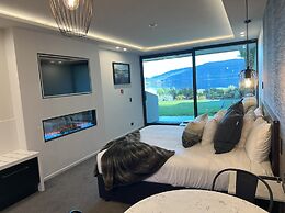 Fiordland Lakeview Motel and Apartments