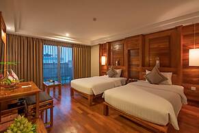 Angkor Miracle Reflection Club