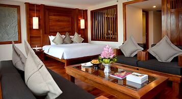 Angkor Miracle Reflection Club