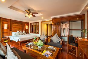 Angkor Miracle Reflection Club