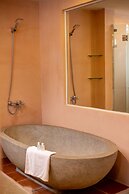 La Residence WatBo Hotel