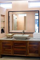 La Residence WatBo Hotel