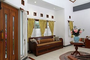 Rumah Asri Bed And Breakfast