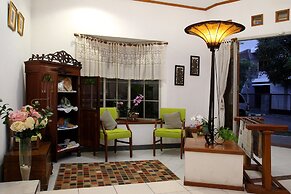 Rumah Asri Bed And Breakfast
