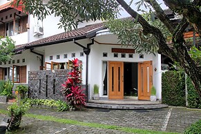 Rumah Asri Bed And Breakfast