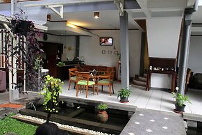Rumah Asri Bed And Breakfast