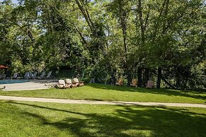 The Jack London Lodge