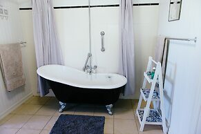 Blackwattle Farm B&B and Farm Stay