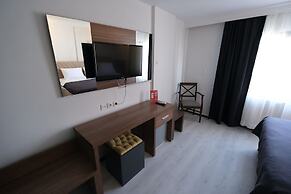 Üstün Otel Alsancak