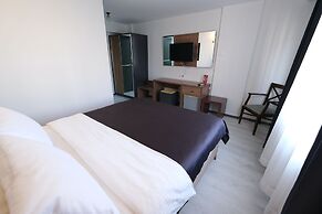 Üstün Otel Alsancak