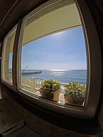 Blue Buddha Beach Rooms & Suites