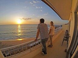 Blue Buddha Beach Rooms & Suites