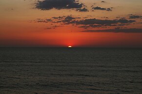 Blue Buddha Beach Rooms & Suites
