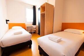 Hôtel Face West Le Pontet