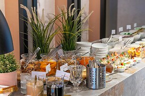 The New Hotel Zeybek