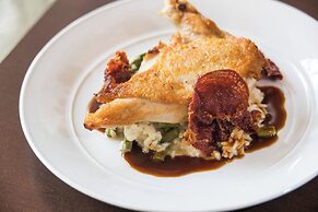 Renaissance Cincinnati Downtown Hotel