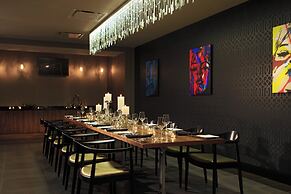 Renaissance Cincinnati Downtown Hotel