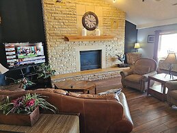 Fossil Creek Hotel And Suites
