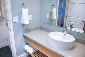 Ocean Echo Inn and Beach Cottages