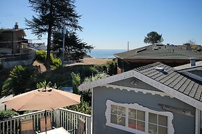 Ocean Echo Inn and Beach Cottages