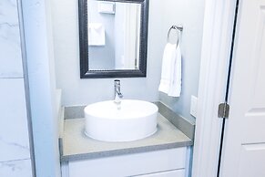 Ocean Echo Inn and Beach Cottages