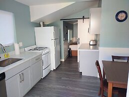 Ocean Echo Inn and Beach Cottages