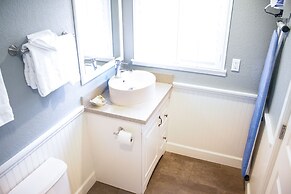 Ocean Echo Inn and Beach Cottages