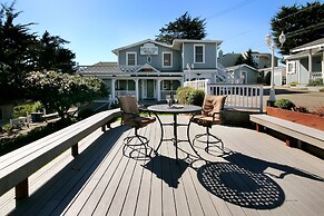 Ocean Echo Inn and Beach Cottages