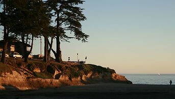 Ocean Echo Inn and Beach Cottages