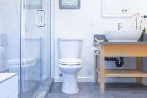 Ocean Echo Inn and Beach Cottages