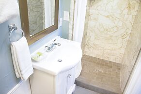 Ocean Echo Inn and Beach Cottages