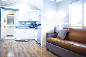 Ocean Echo Inn and Beach Cottages