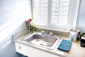 Ocean Echo Inn and Beach Cottages