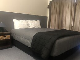 Thornton Lodge Motel