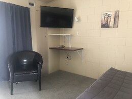 Thornton Lodge Motel