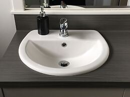 Thornton Lodge Motel